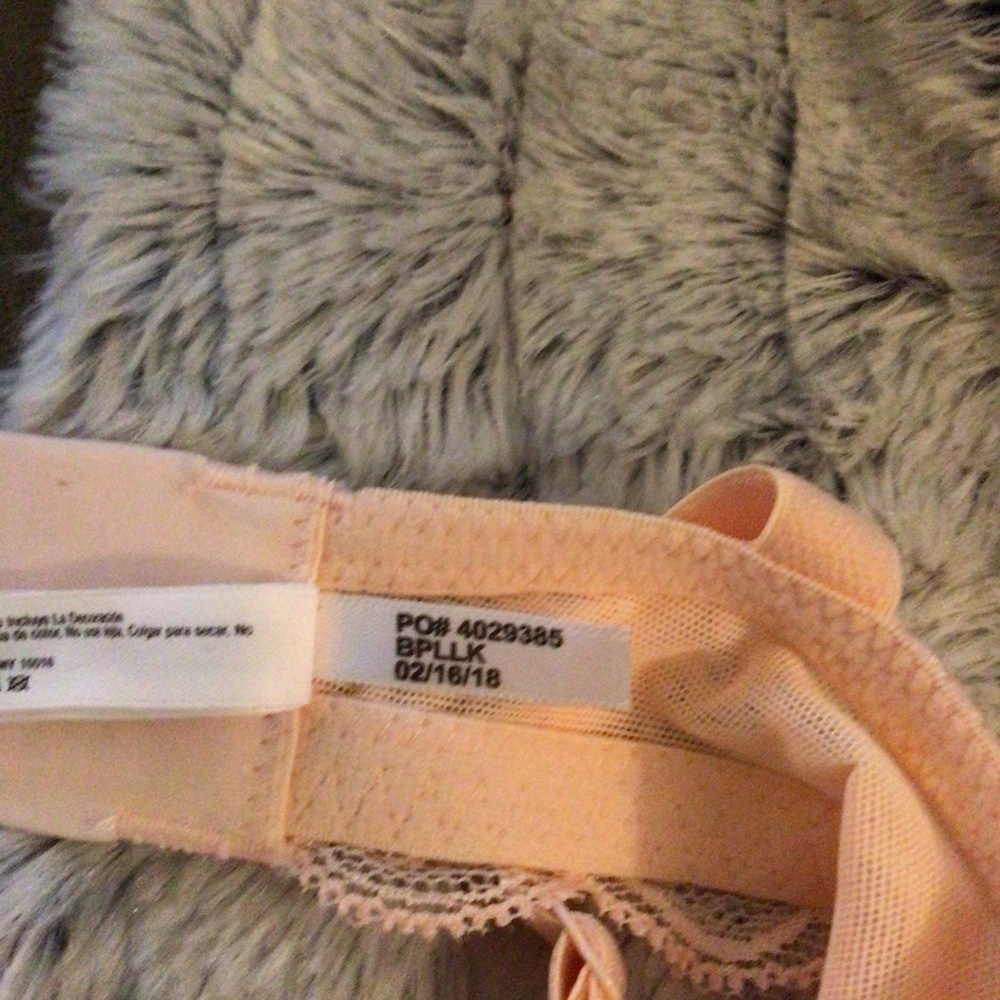 Le Mystere peach lace bra 34C - Picture 10 of 10